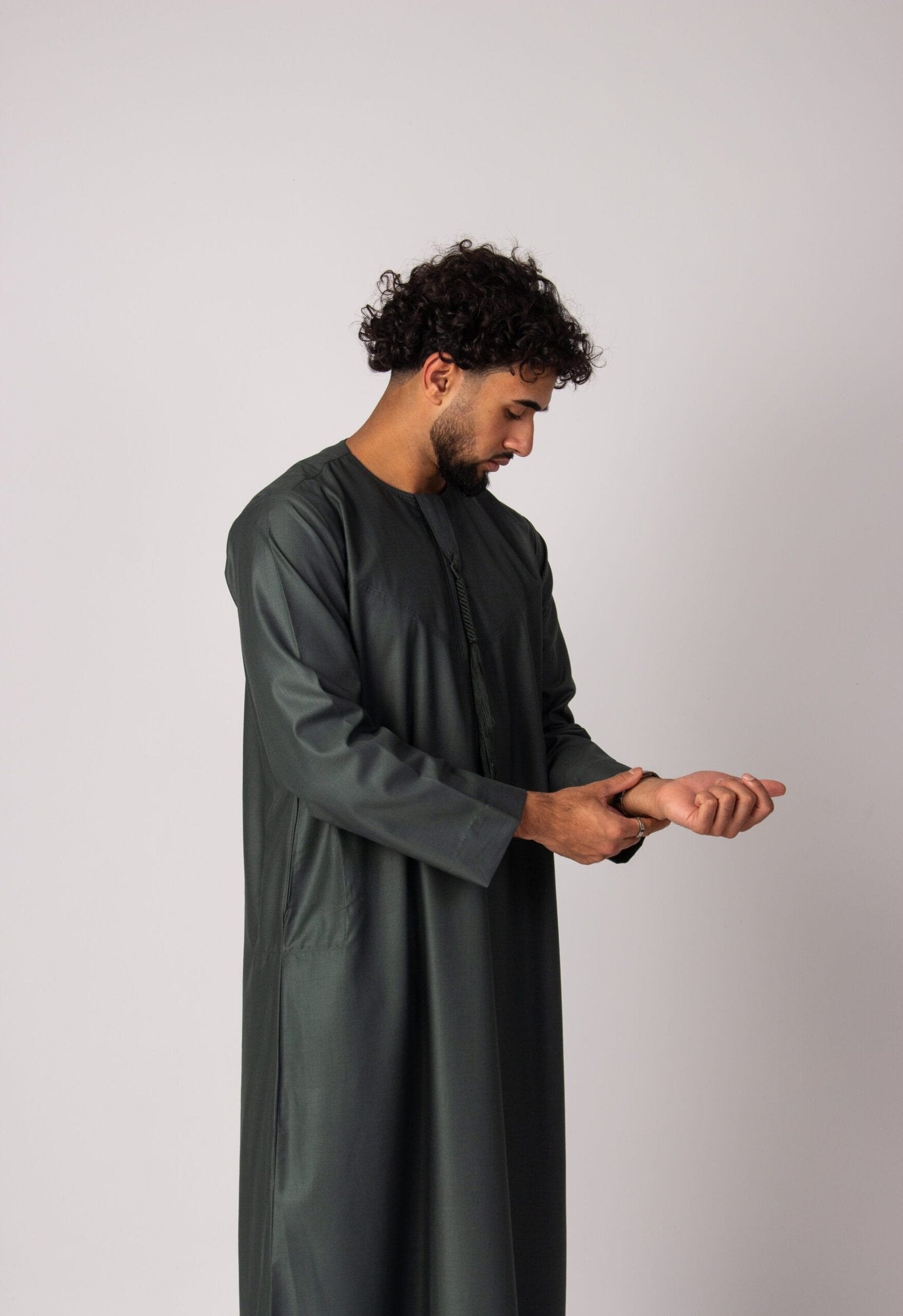 Emirati Thobe