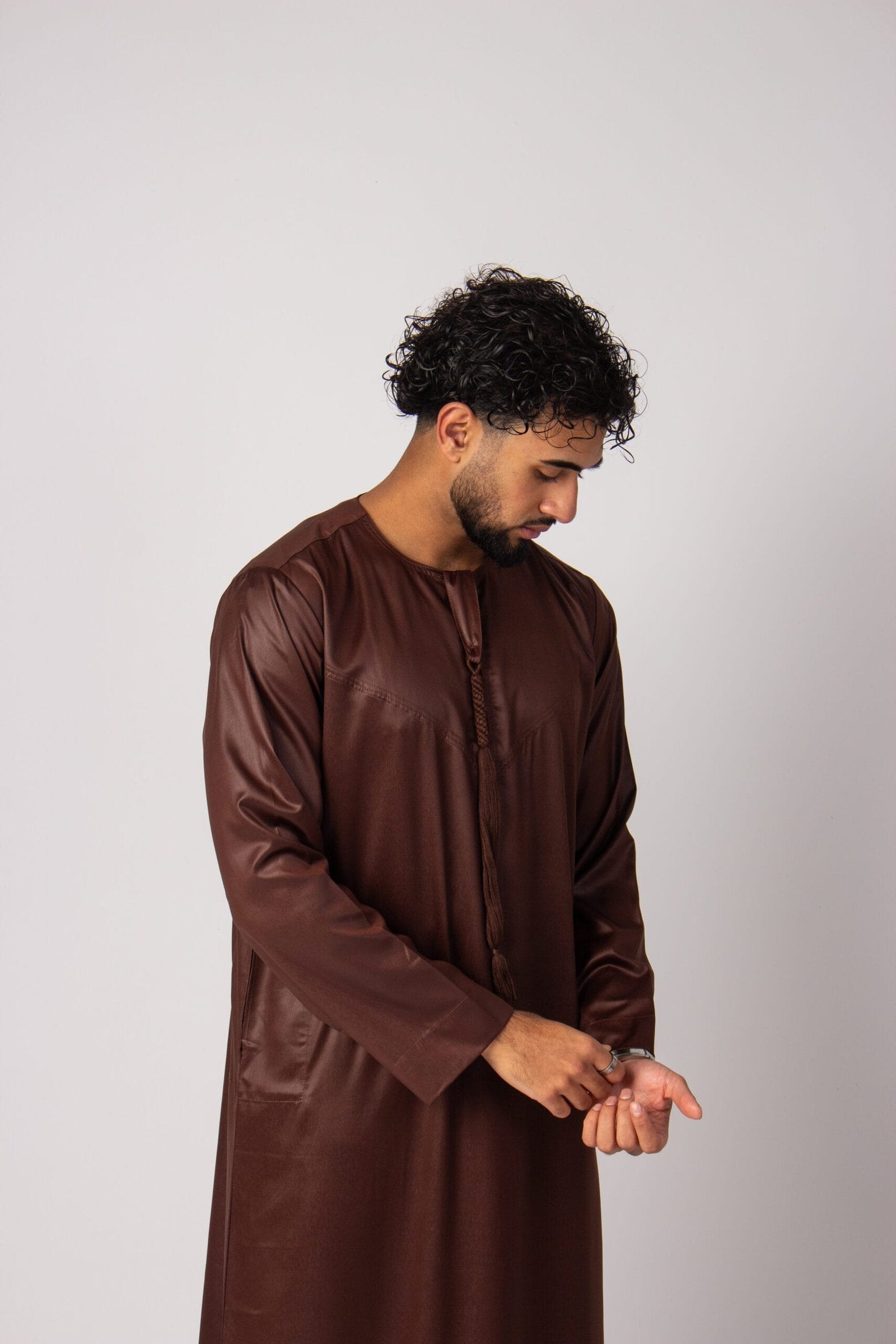 Emirati Thobe