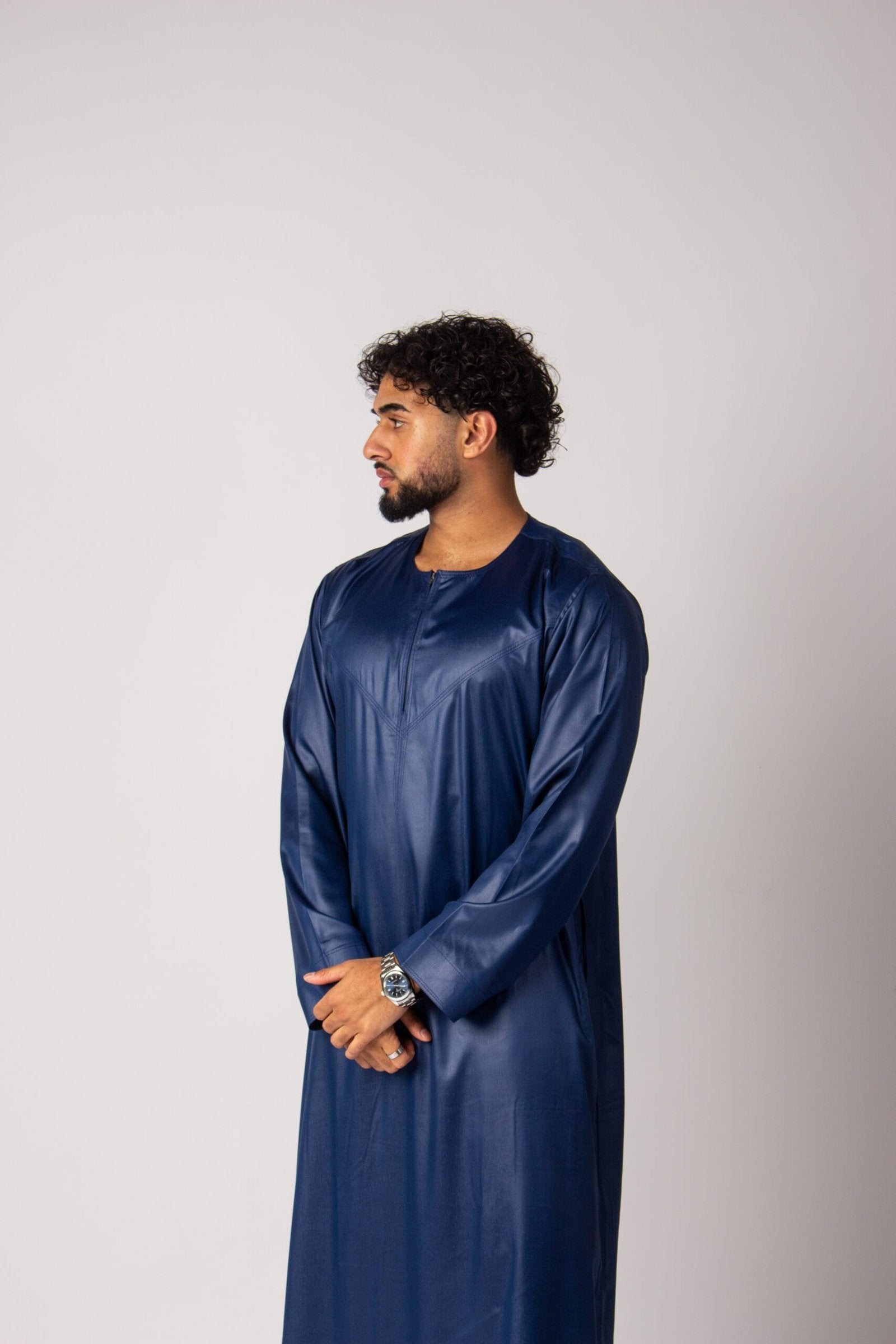Omani thobe