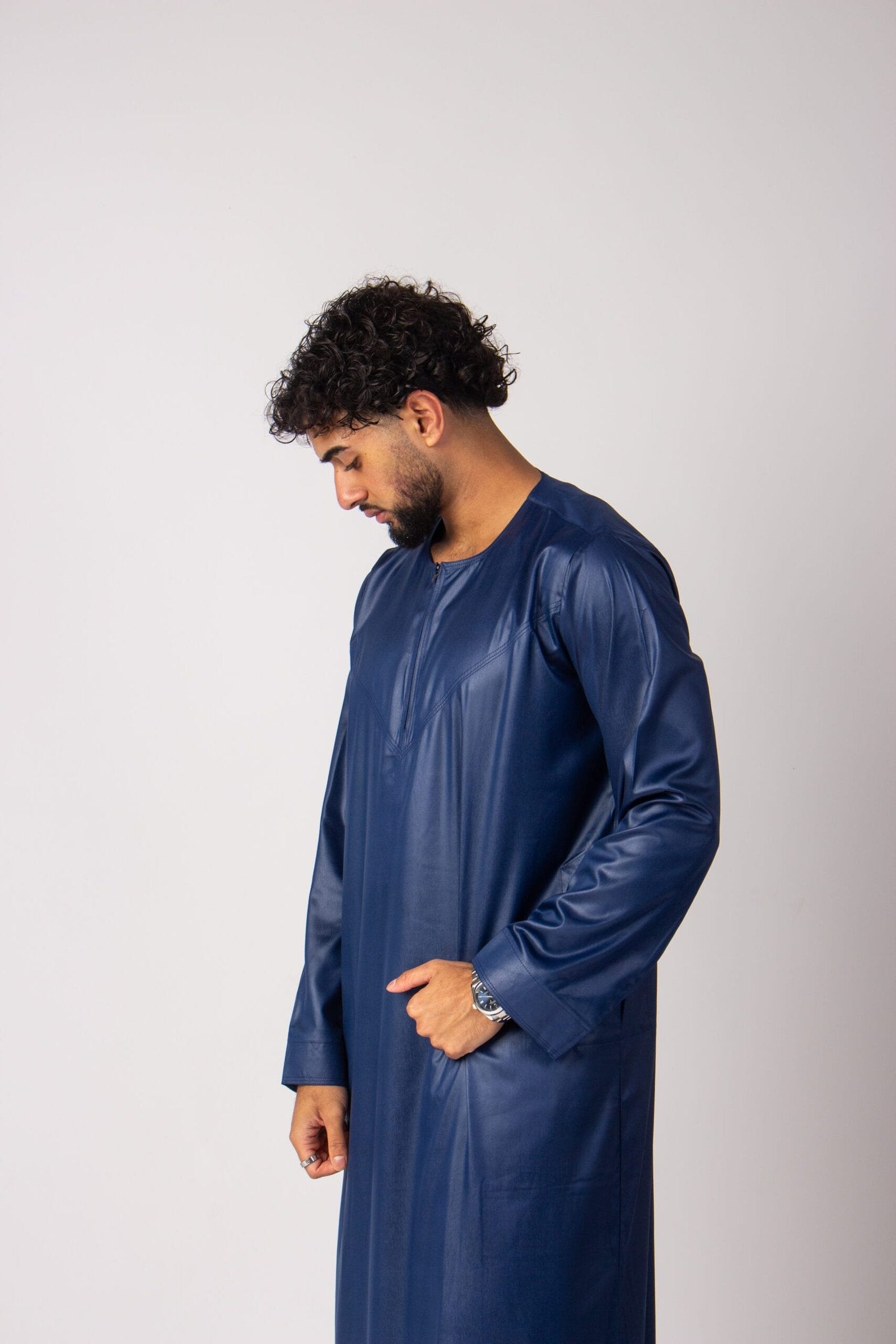 Omani thobe