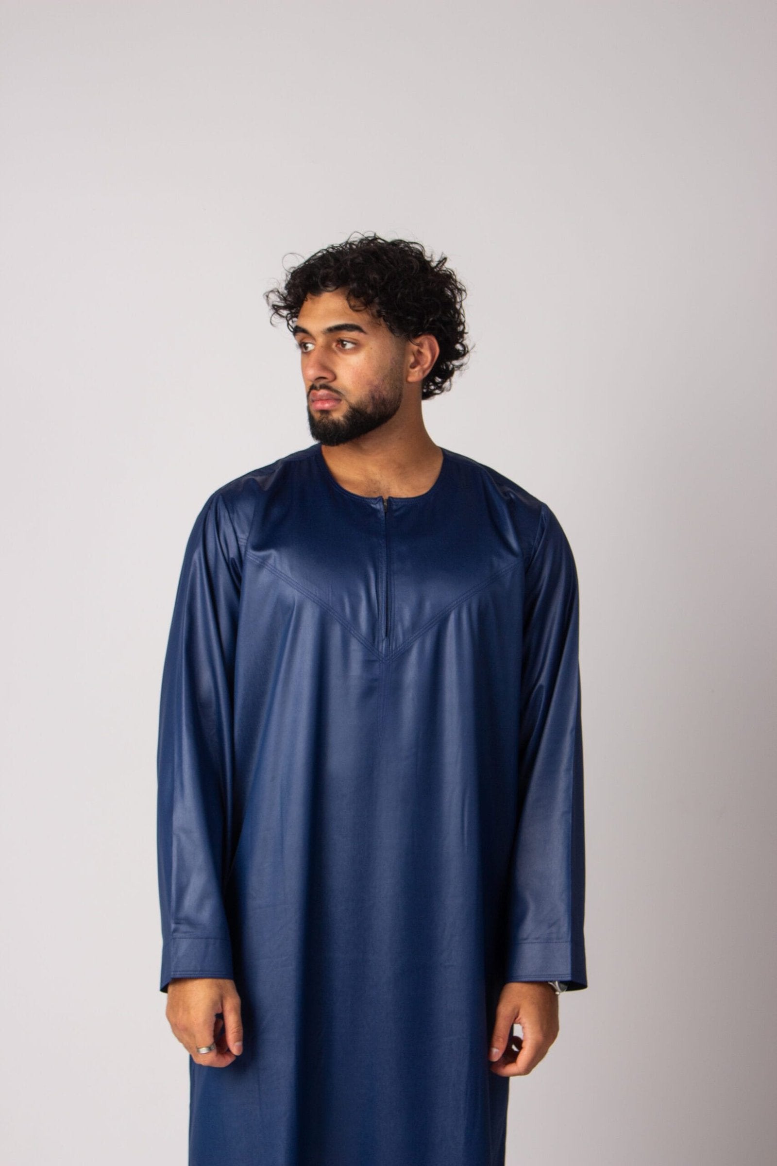 Omani thobe