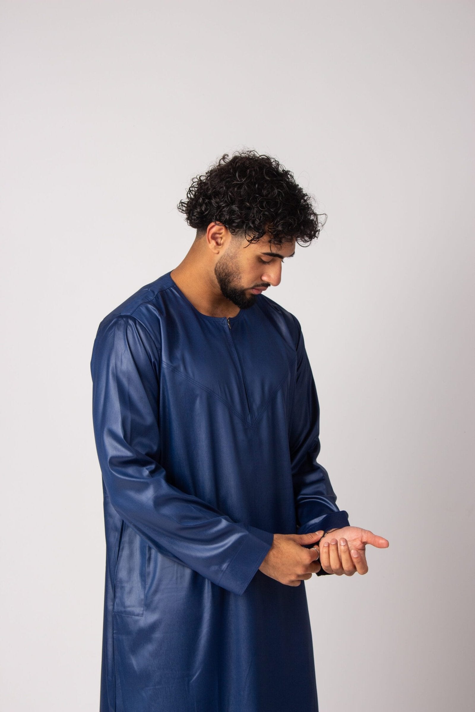 Omani thobe