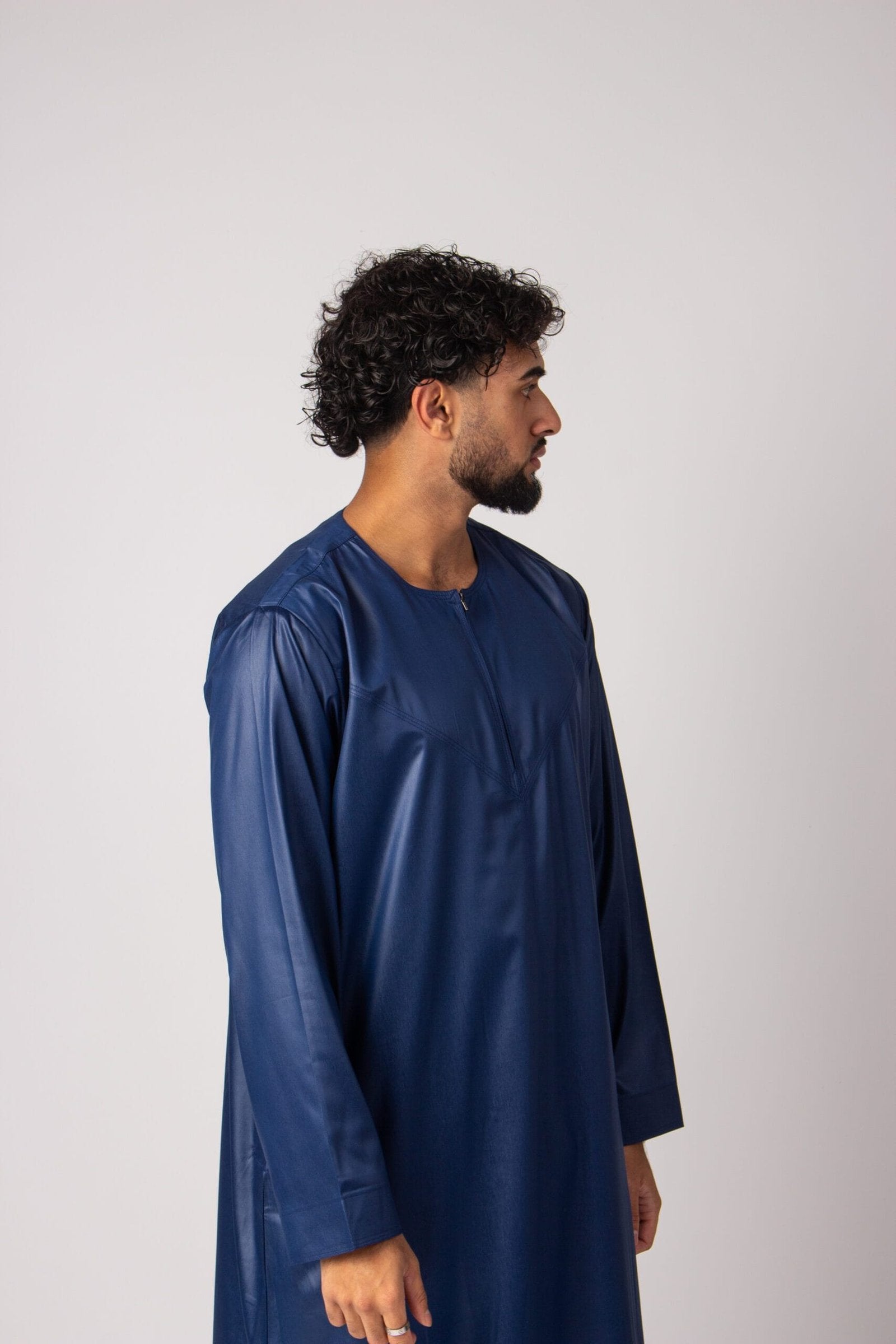 Omani thobe