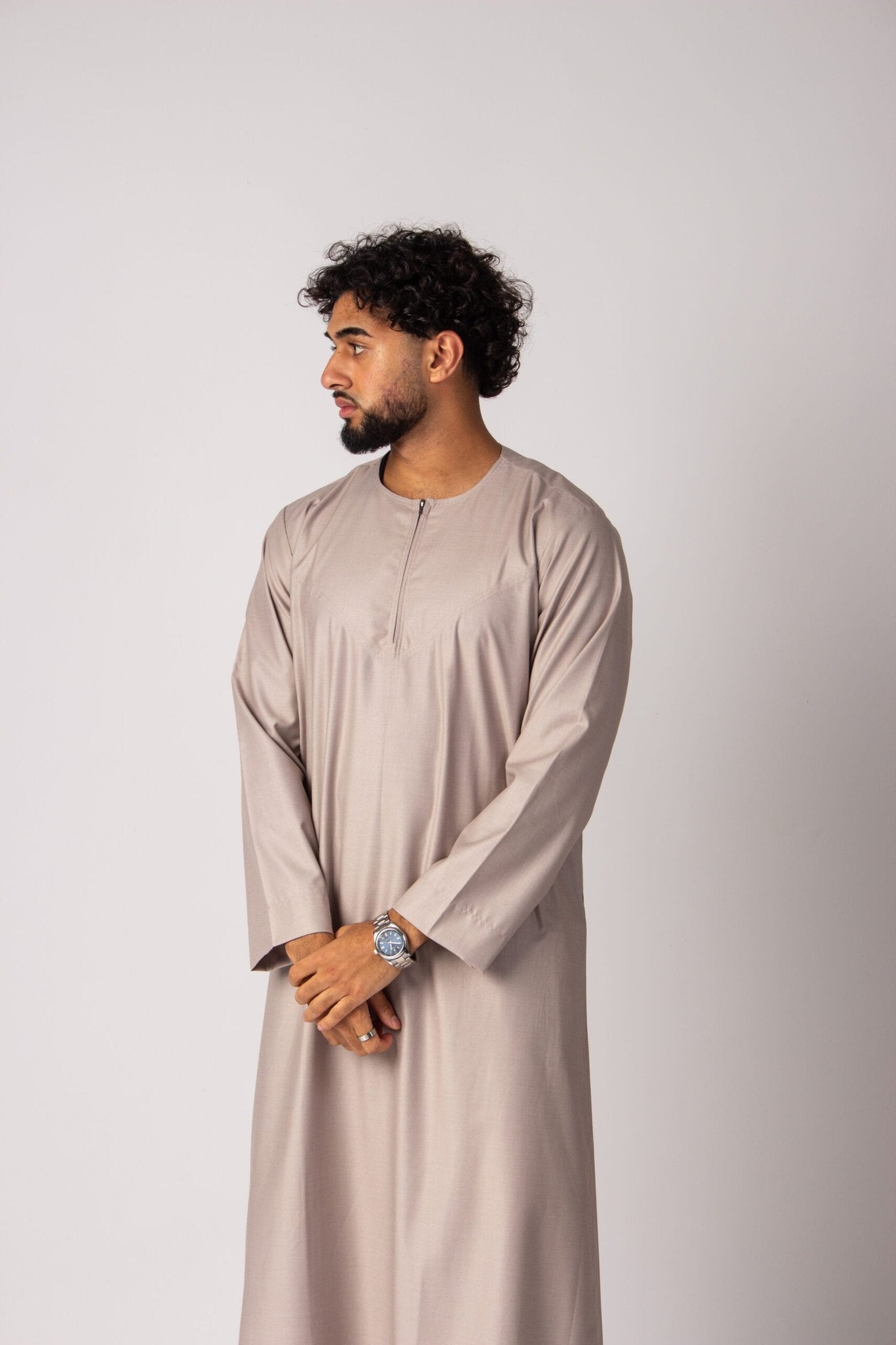Omani thobe