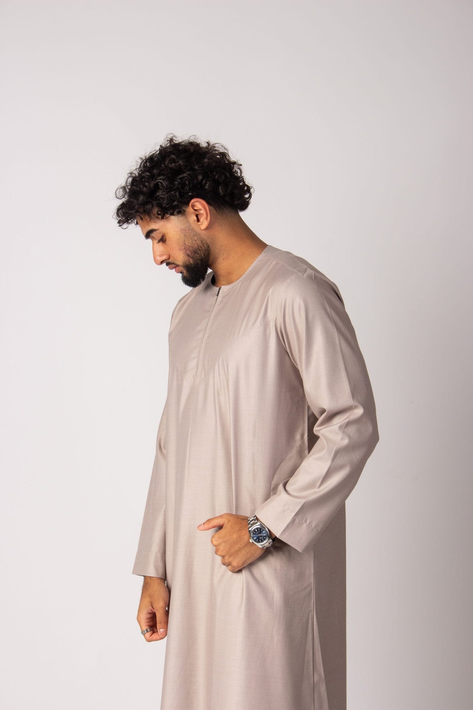 Omani thobe