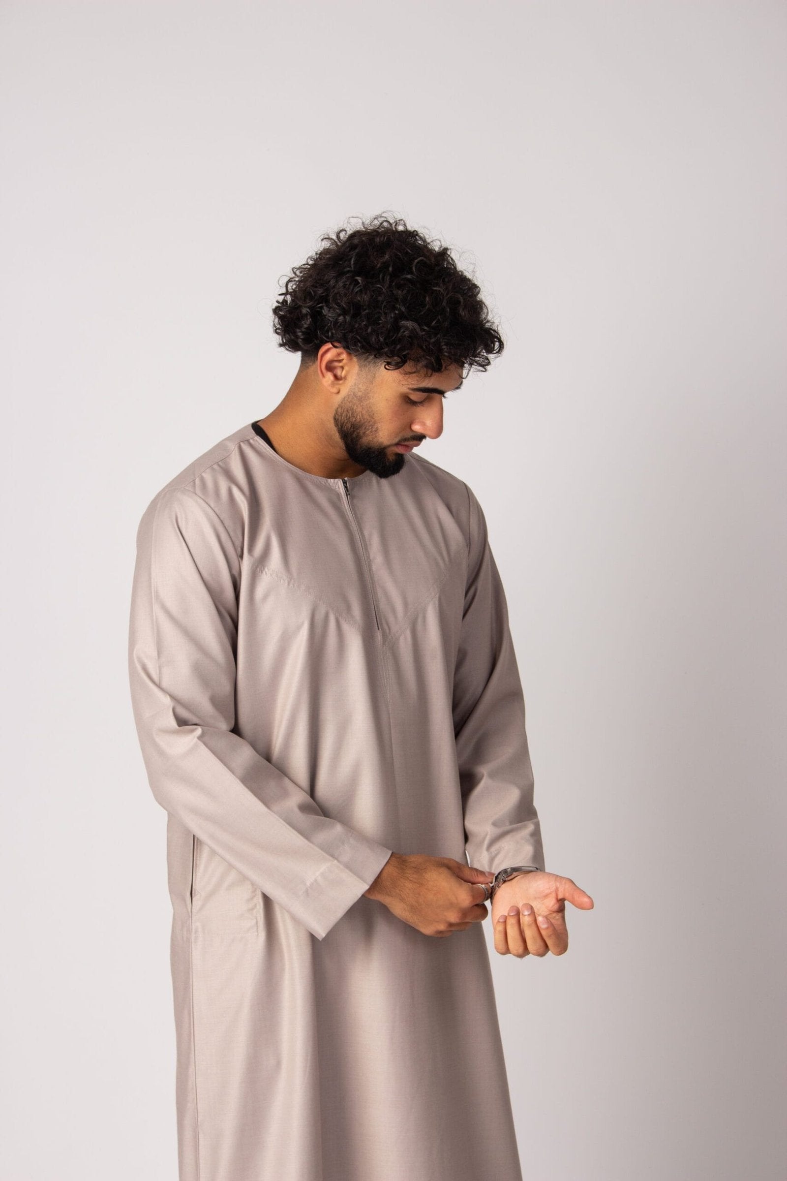 Omani thobe