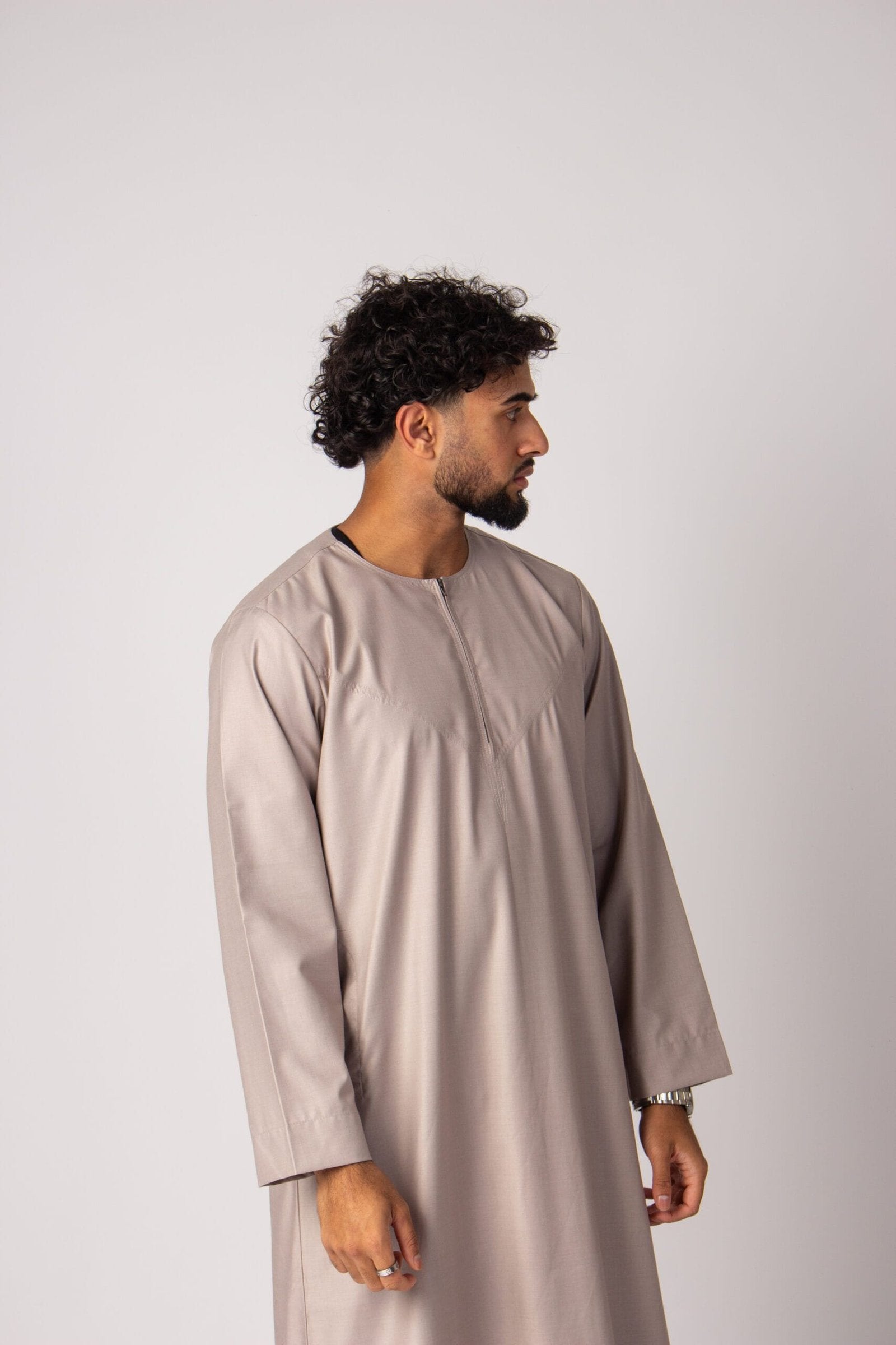 Omani thobe
