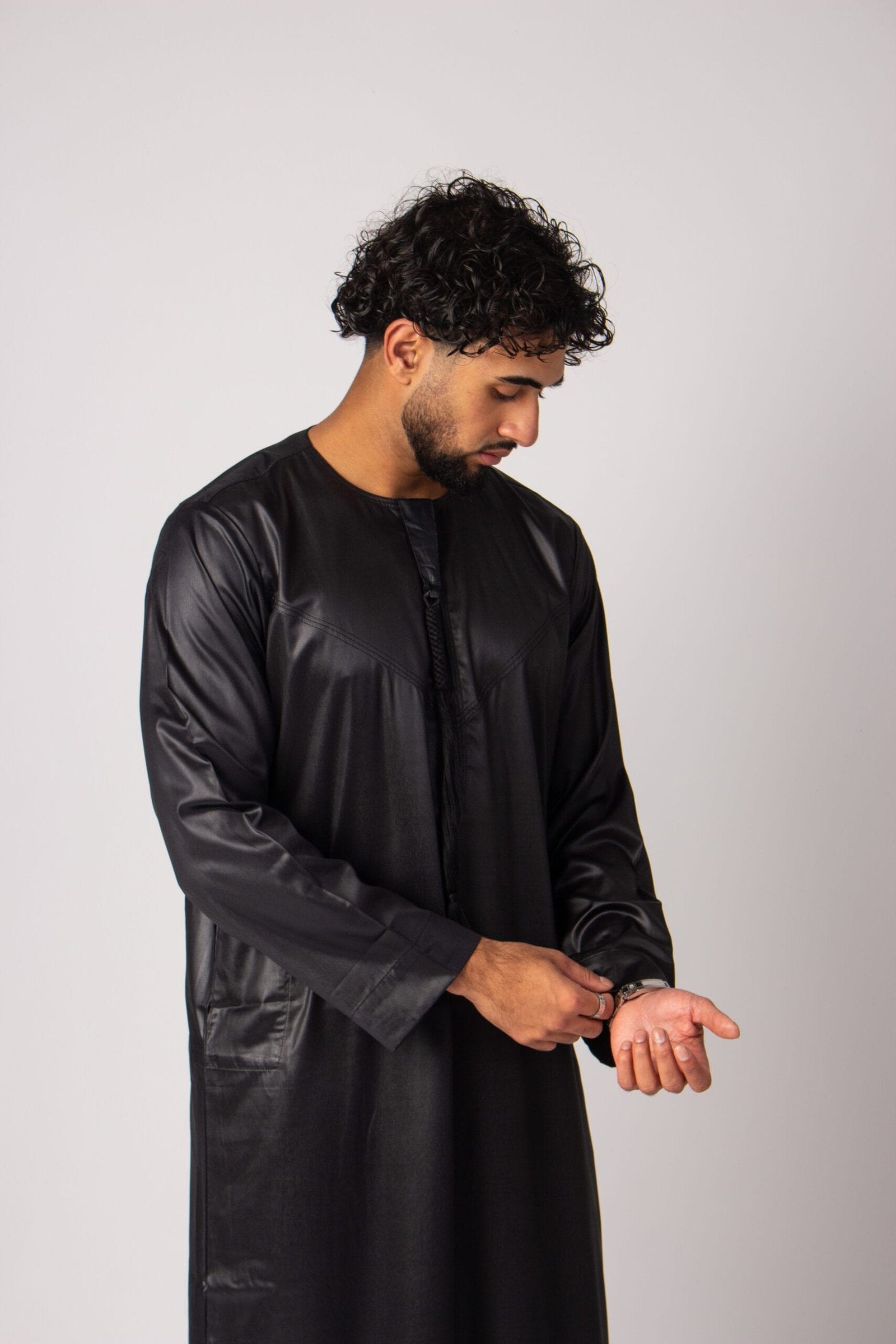 Emirati Thobe