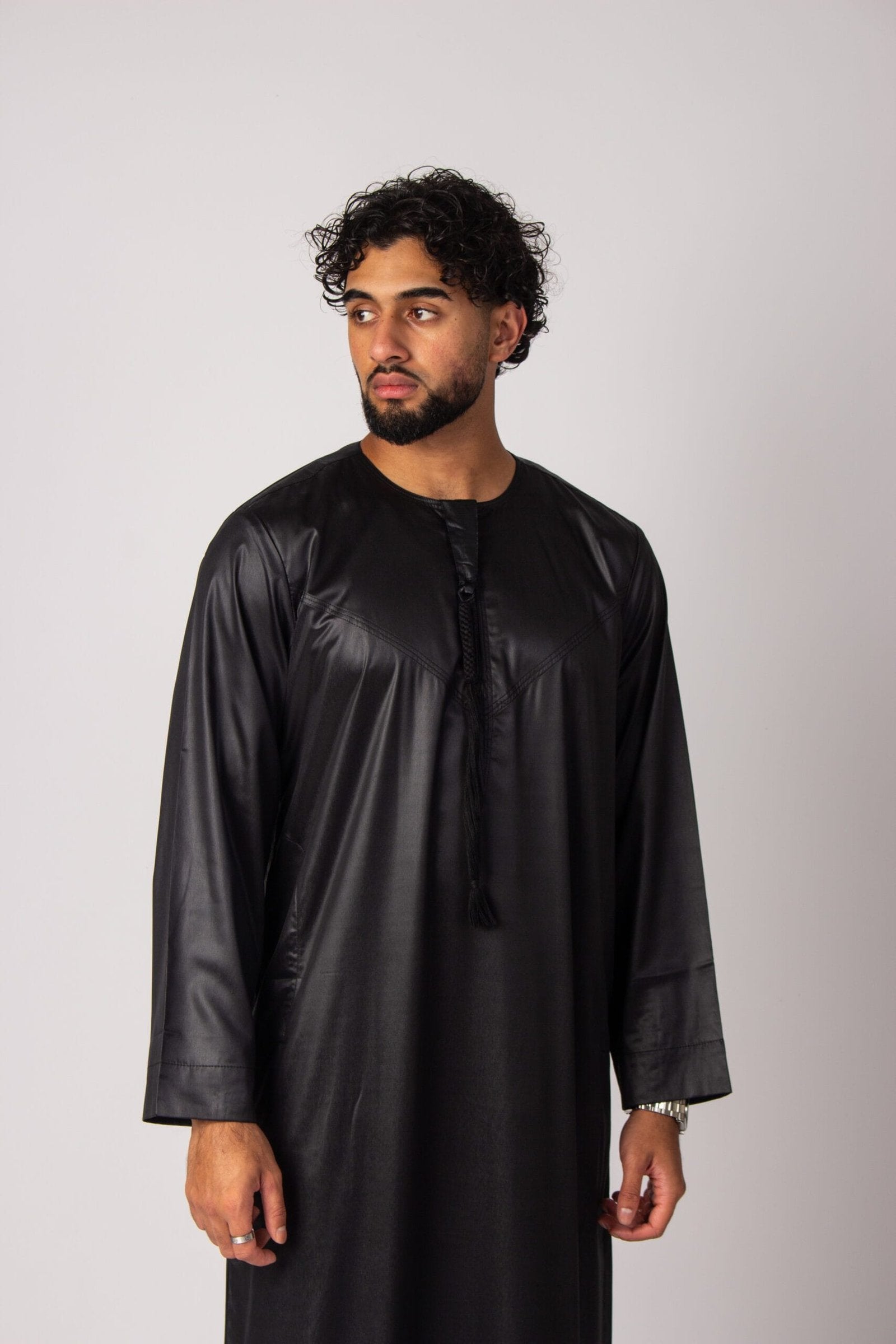 Emirati Thobe